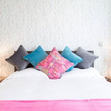 Contemporary & Homely Penthouse, 2 Mins Walk From Cambridge Station, Lift Access, Secured Gated On-Site Parking, Self Check-In, Super Fast Wifi, Terrace & Sleeps 6 المظهر الخارجي الصورة