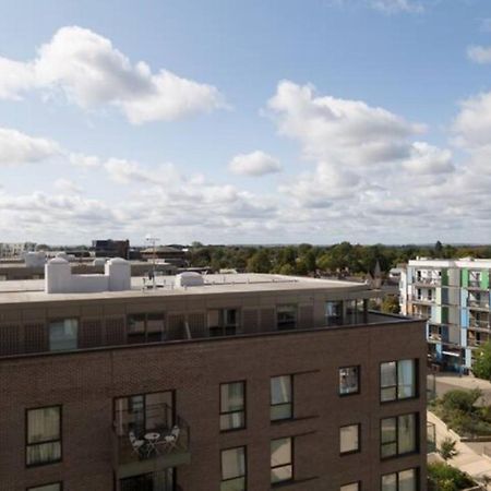 Contemporary & Homely Penthouse, 2 Mins Walk From Cambridge Station, Lift Access, Secured Gated On-Site Parking, Self Check-In, Super Fast Wifi, Terrace & Sleeps 6 المظهر الخارجي الصورة