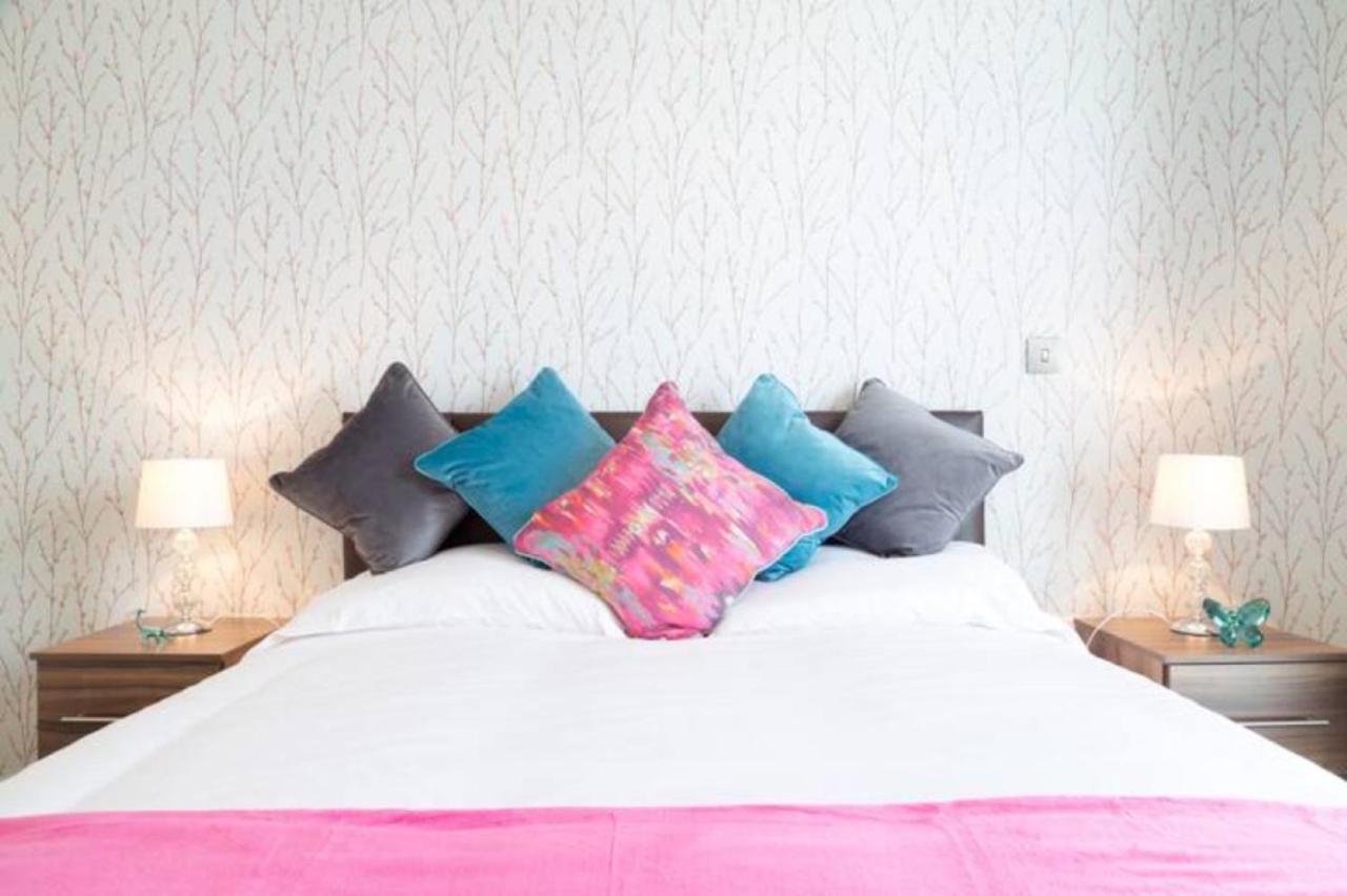 Contemporary & Homely Penthouse, 2 Mins Walk From Cambridge Station, Lift Access, Secured Gated On-Site Parking, Self Check-In, Super Fast Wifi, Terrace & Sleeps 6 المظهر الخارجي الصورة