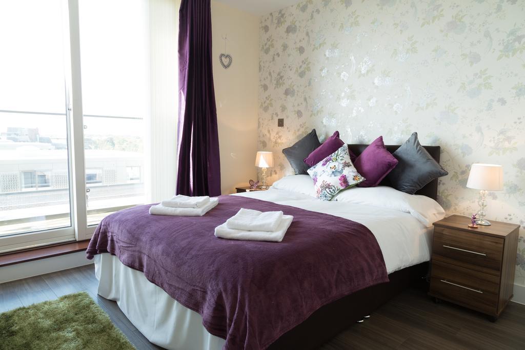 Contemporary & Homely Penthouse, 2 Mins Walk From Cambridge Station, Lift Access, Secured Gated On-Site Parking, Self Check-In, Super Fast Wifi, Terrace & Sleeps 6 المظهر الخارجي الصورة