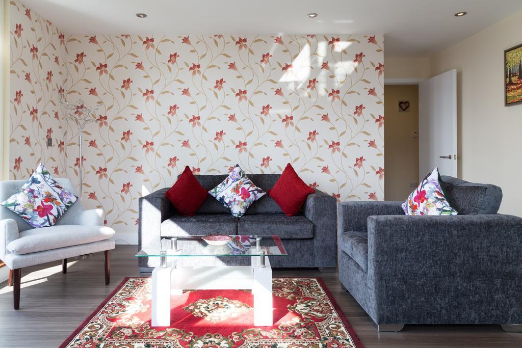Contemporary & Homely Penthouse, 2 Mins Walk From Cambridge Station, Lift Access, Secured Gated On-Site Parking, Self Check-In, Super Fast Wifi, Terrace & Sleeps 6 المظهر الخارجي الصورة