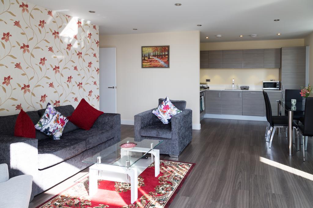 Contemporary & Homely Penthouse, 2 Mins Walk From Cambridge Station, Lift Access, Secured Gated On-Site Parking, Self Check-In, Super Fast Wifi, Terrace & Sleeps 6 المظهر الخارجي الصورة
