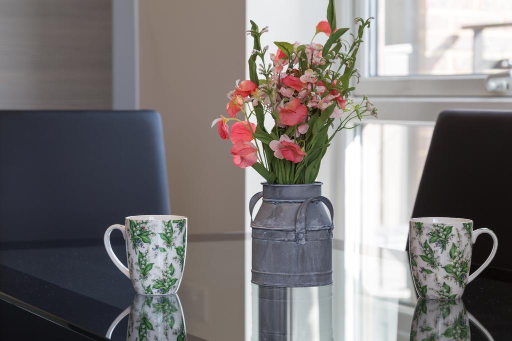 Contemporary & Homely Penthouse, 2 Mins Walk From Cambridge Station, Lift Access, Secured Gated On-Site Parking, Self Check-In, Super Fast Wifi, Terrace & Sleeps 6 المظهر الخارجي الصورة