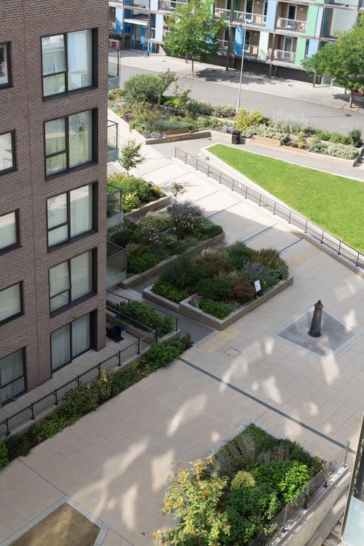 Contemporary & Homely Penthouse, 2 Mins Walk From Cambridge Station, Lift Access, Secured Gated On-Site Parking, Self Check-In, Super Fast Wifi, Terrace & Sleeps 6 المظهر الخارجي الصورة