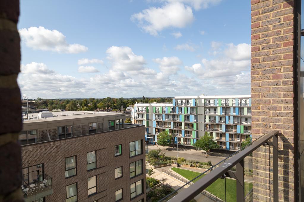 Contemporary & Homely Penthouse, 2 Mins Walk From Cambridge Station, Lift Access, Secured Gated On-Site Parking, Self Check-In, Super Fast Wifi, Terrace & Sleeps 6 المظهر الخارجي الصورة