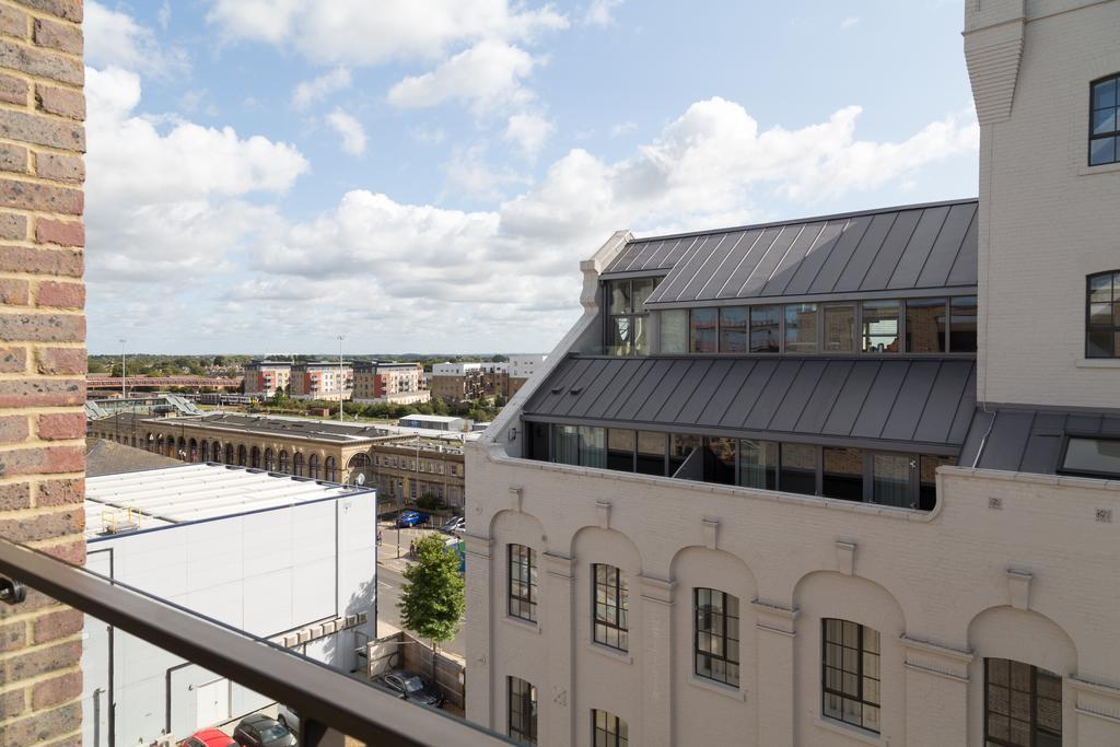 Contemporary & Homely Penthouse, 2 Mins Walk From Cambridge Station, Lift Access, Secured Gated On-Site Parking, Self Check-In, Super Fast Wifi, Terrace & Sleeps 6 المظهر الخارجي الصورة