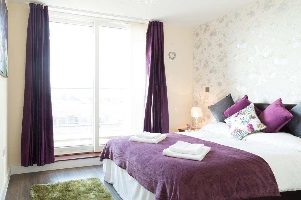 Contemporary & Homely Penthouse, 2 Mins Walk From Cambridge Station, Lift Access, Secured Gated On-Site Parking, Self Check-In, Super Fast Wifi, Terrace & Sleeps 6 المظهر الخارجي الصورة