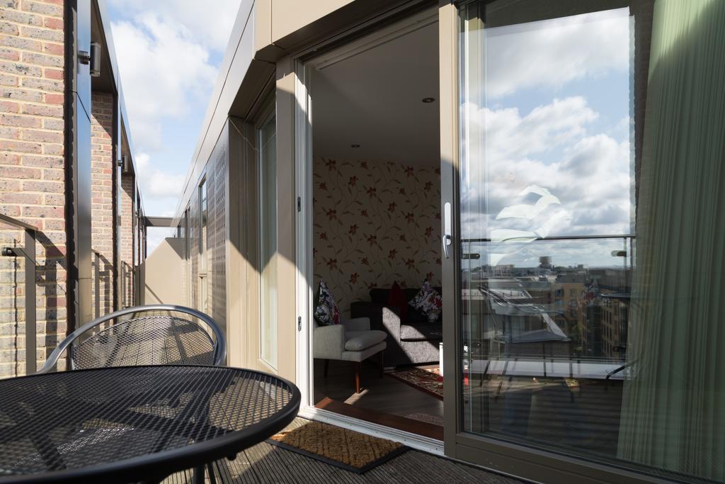 Contemporary & Homely Penthouse, 2 Mins Walk From Cambridge Station, Lift Access, Secured Gated On-Site Parking, Self Check-In, Super Fast Wifi, Terrace & Sleeps 6 المظهر الخارجي الصورة