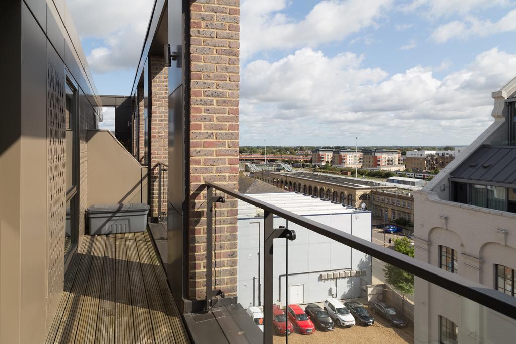 Contemporary & Homely Penthouse, 2 Mins Walk From Cambridge Station, Lift Access, Secured Gated On-Site Parking, Self Check-In, Super Fast Wifi, Terrace & Sleeps 6 المظهر الخارجي الصورة