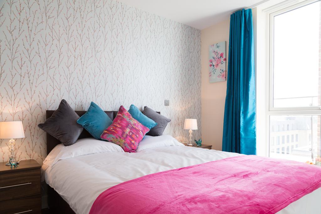 Contemporary & Homely Penthouse, 2 Mins Walk From Cambridge Station, Lift Access, Secured Gated On-Site Parking, Self Check-In, Super Fast Wifi, Terrace & Sleeps 6 المظهر الخارجي الصورة