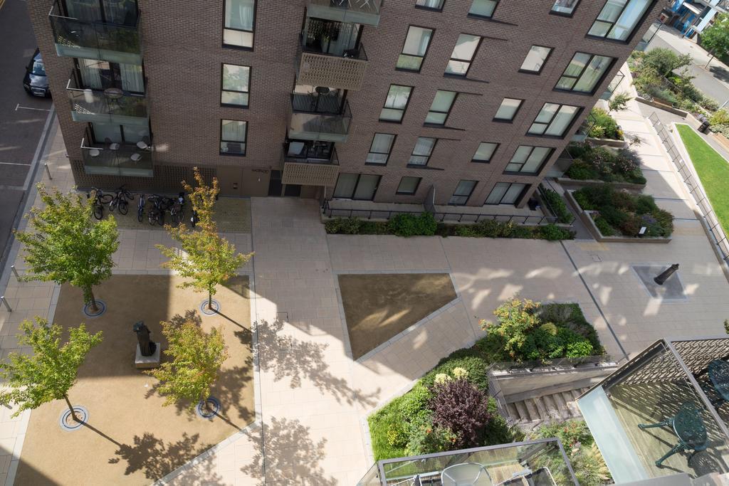 Contemporary & Homely Penthouse, 2 Mins Walk From Cambridge Station, Lift Access, Secured Gated On-Site Parking, Self Check-In, Super Fast Wifi, Terrace & Sleeps 6 المظهر الخارجي الصورة