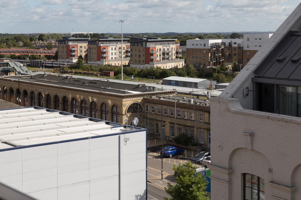 Contemporary & Homely Penthouse, 2 Mins Walk From Cambridge Station, Lift Access, Secured Gated On-Site Parking, Self Check-In, Super Fast Wifi, Terrace & Sleeps 6 المظهر الخارجي الصورة