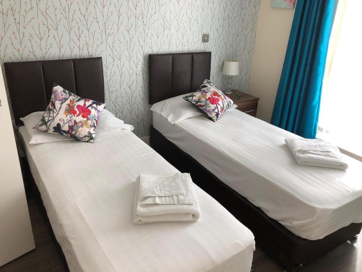 Contemporary & Homely Penthouse, 2 Mins Walk From Cambridge Station, Lift Access, Secured Gated On-Site Parking, Self Check-In, Super Fast Wifi, Terrace & Sleeps 6 المظهر الخارجي الصورة